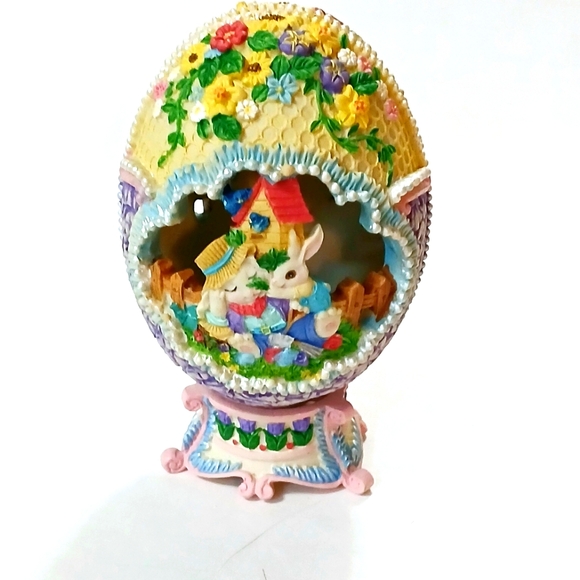 Rare Vintage Kmart Easter Jubilee Egg Centerpiece with Stand Rabbits Pastel - Picture 4 of 8